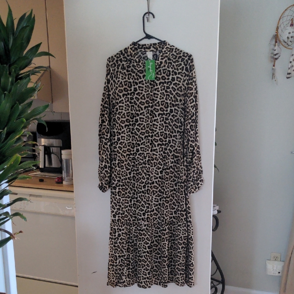 Black and Tan Sheath Dress with Bishop Sleeves
